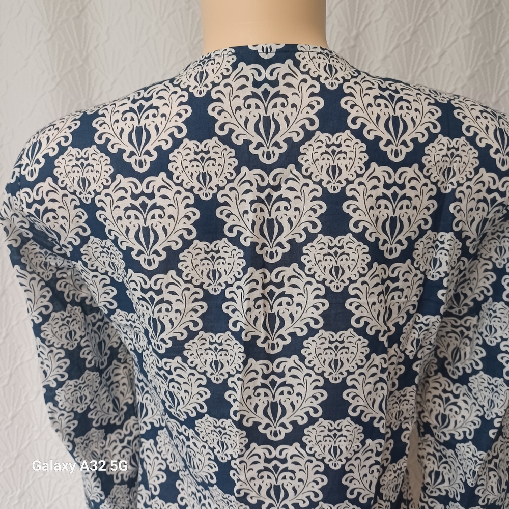 Talbots women  Size XS Blue and White Embroidered 3/4 Sleeve Blouse. 100% Cotton - Picture 5 of 11
